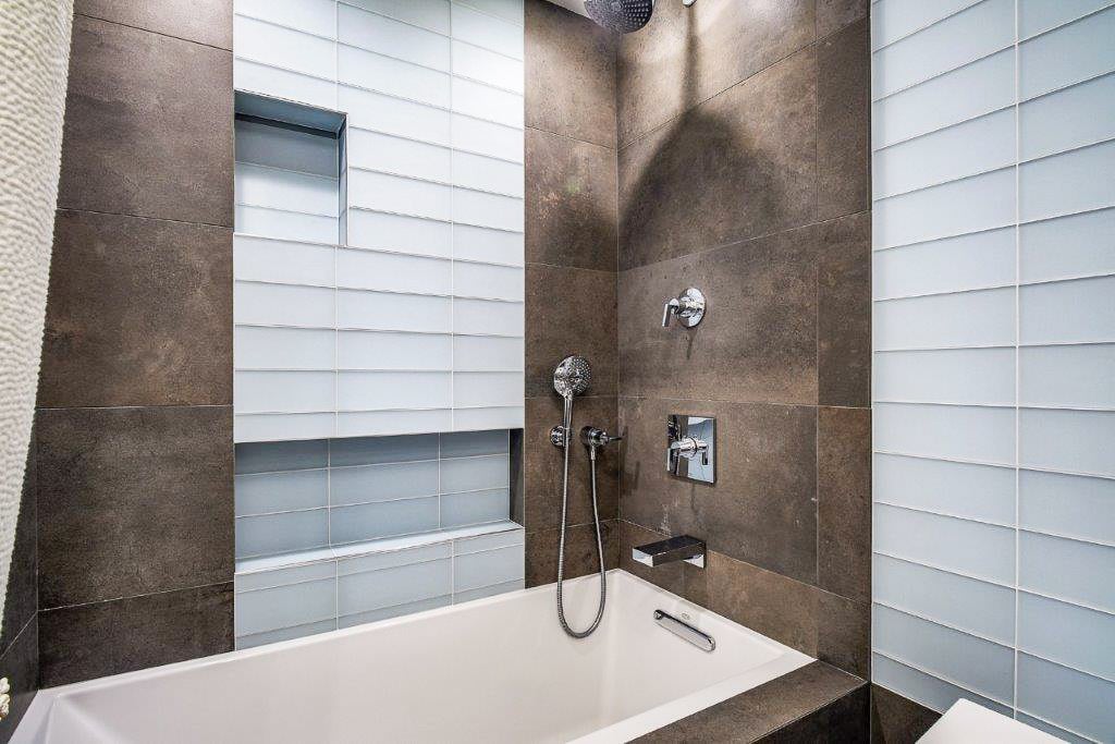 Bathroom baths HVSF9817